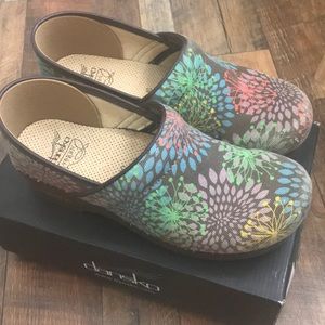 Women’s Dankso Clogs 40